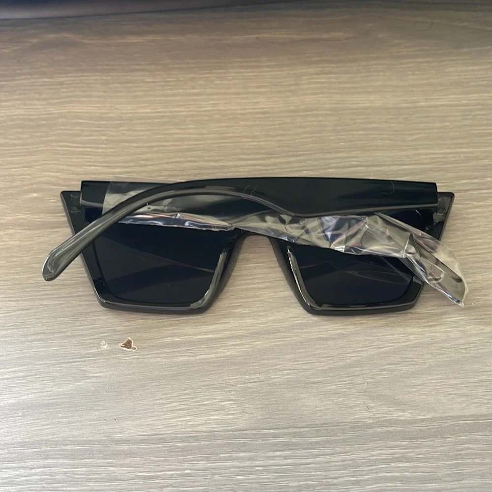 **NWT** Vintage Oversized Cat-eye Style Square Sun Glasses for Women - Picture 3 of 7